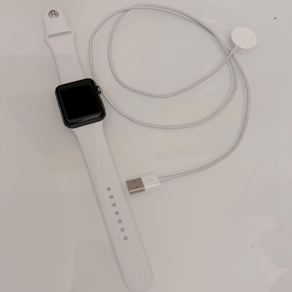 Older Apple watch 44mm w/ charger